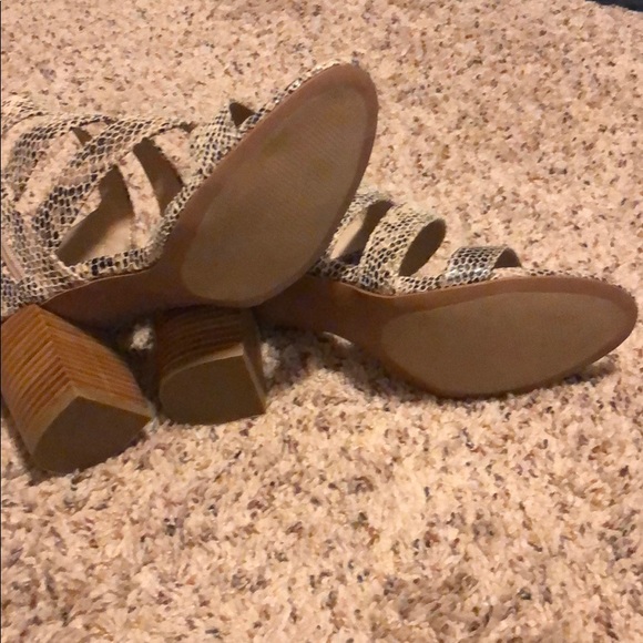 Strappy snakeskin chunky heel sandals - Picture 3 of 5